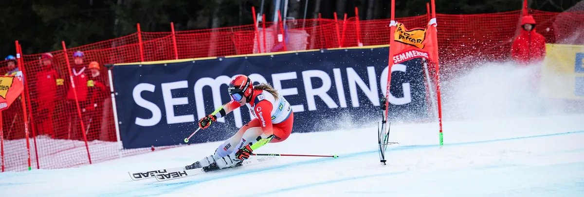 Weltcup Rennläuferin auf der Piste